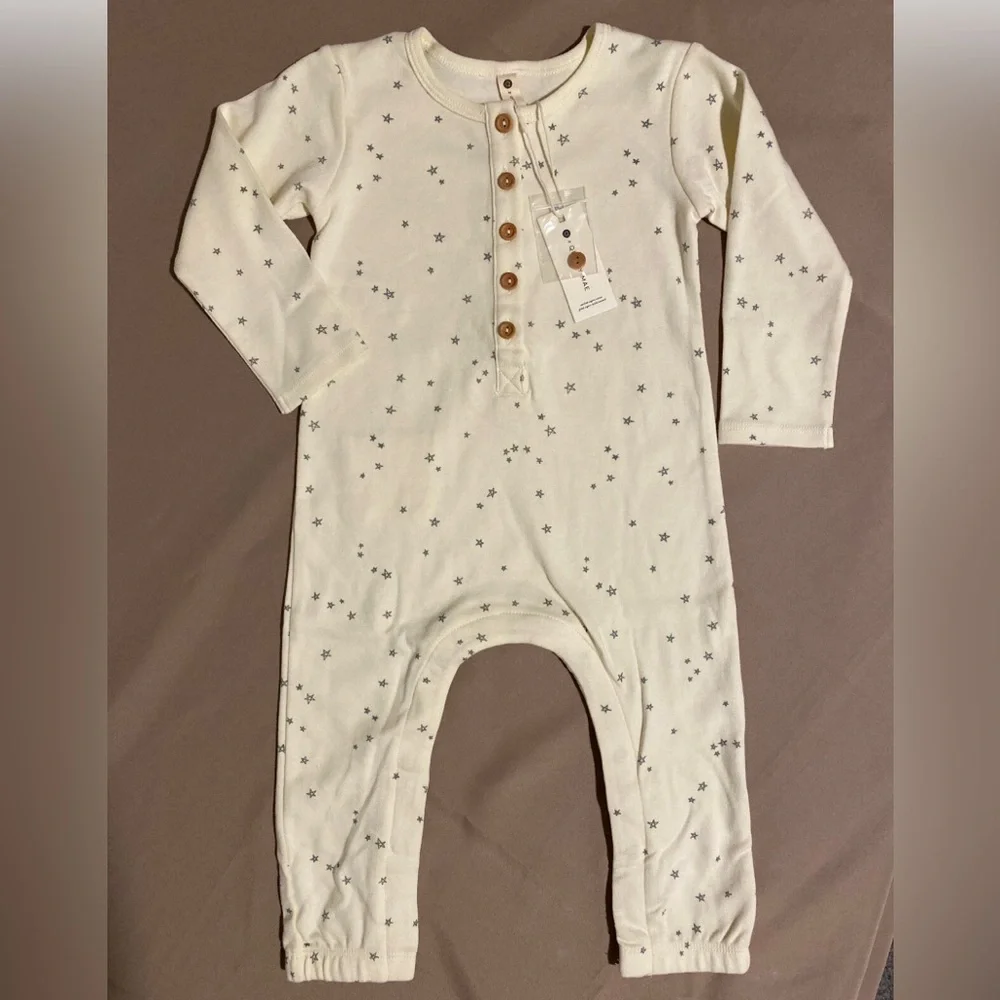 Last call! Quincy Mae Organic Cotton Romper, Ivory w/ Blue Stars, Leg Snaps, NWT - Picture 2 of 10